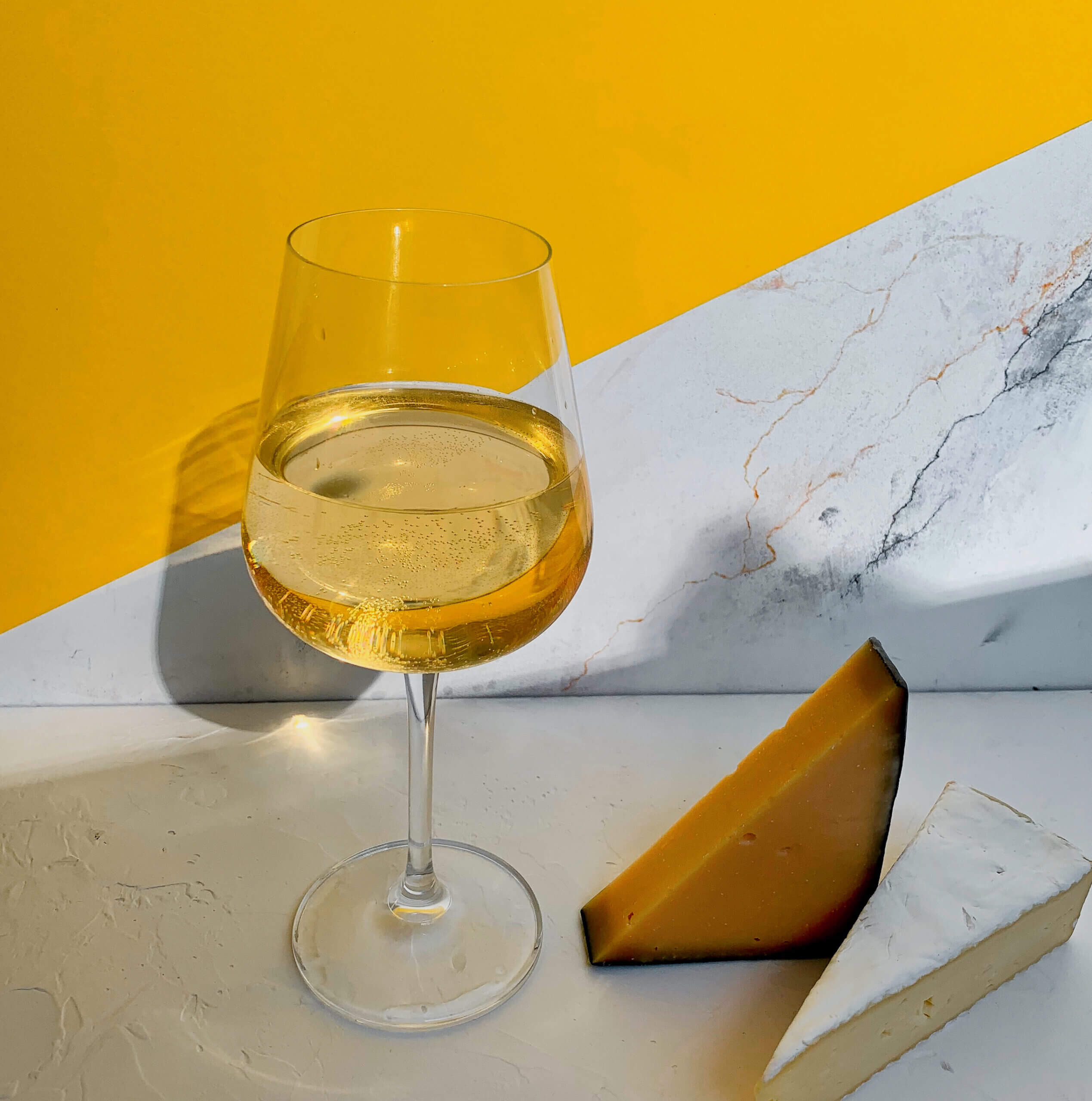 Вино и сыр: аппетитное комбо и несколько основных правил сочетания