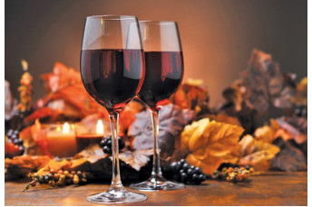 Найкраще червоне вино на осінь: ТОП-5 варіантів для затишних вечорів
